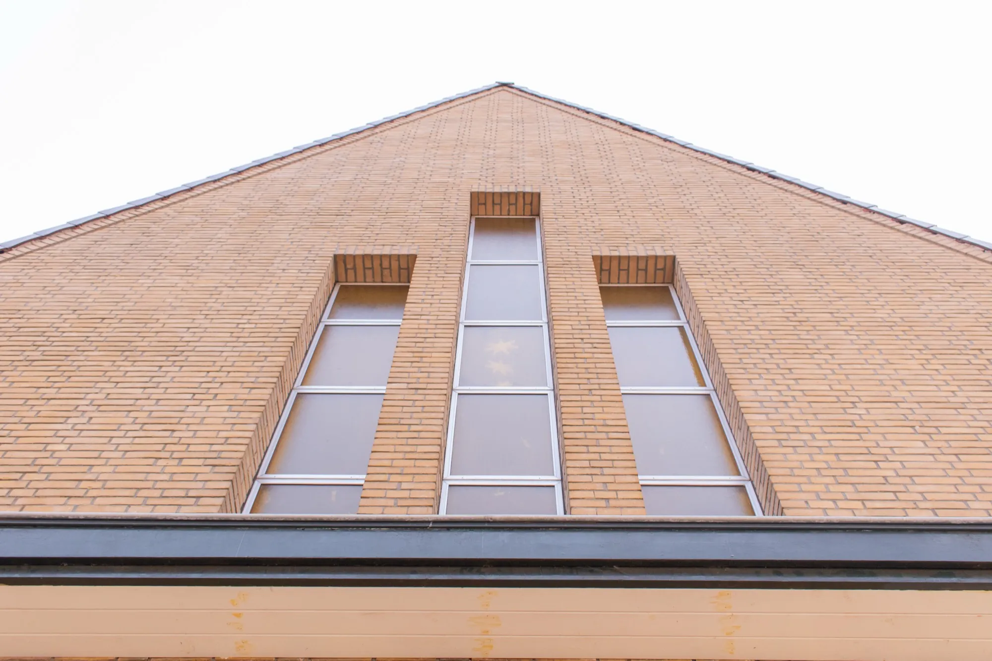 Begeleider en jongere in gesprek bij Talenthouse Apeldoorn